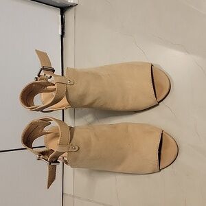 Express sandals
